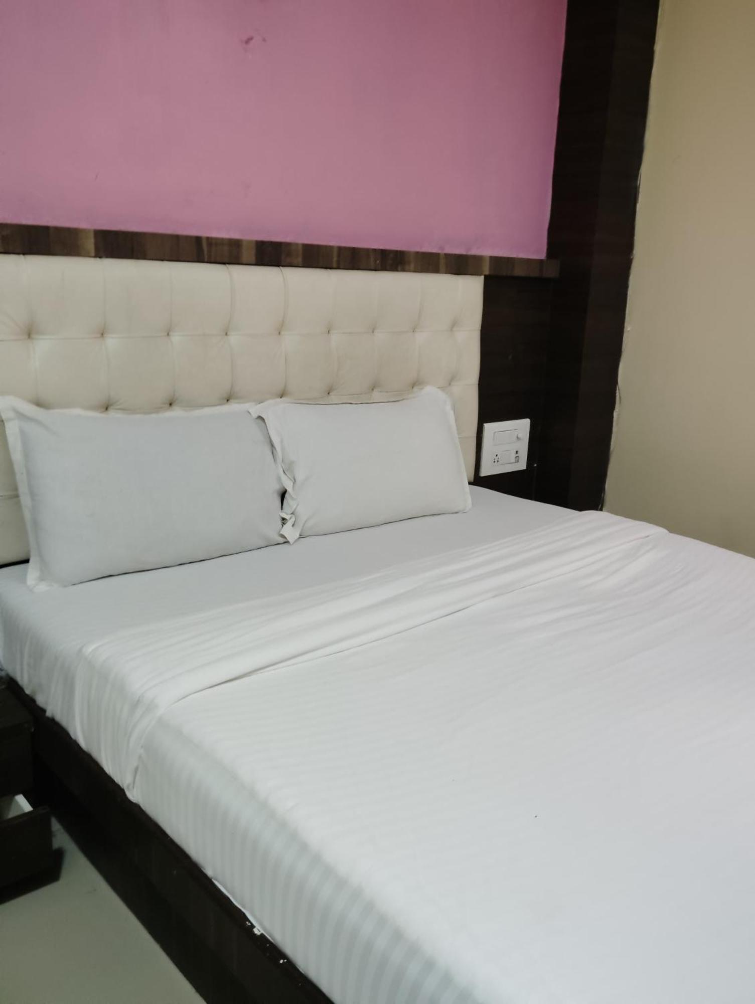Hotel Golden Park Near Nesco Bombay Esterno foto