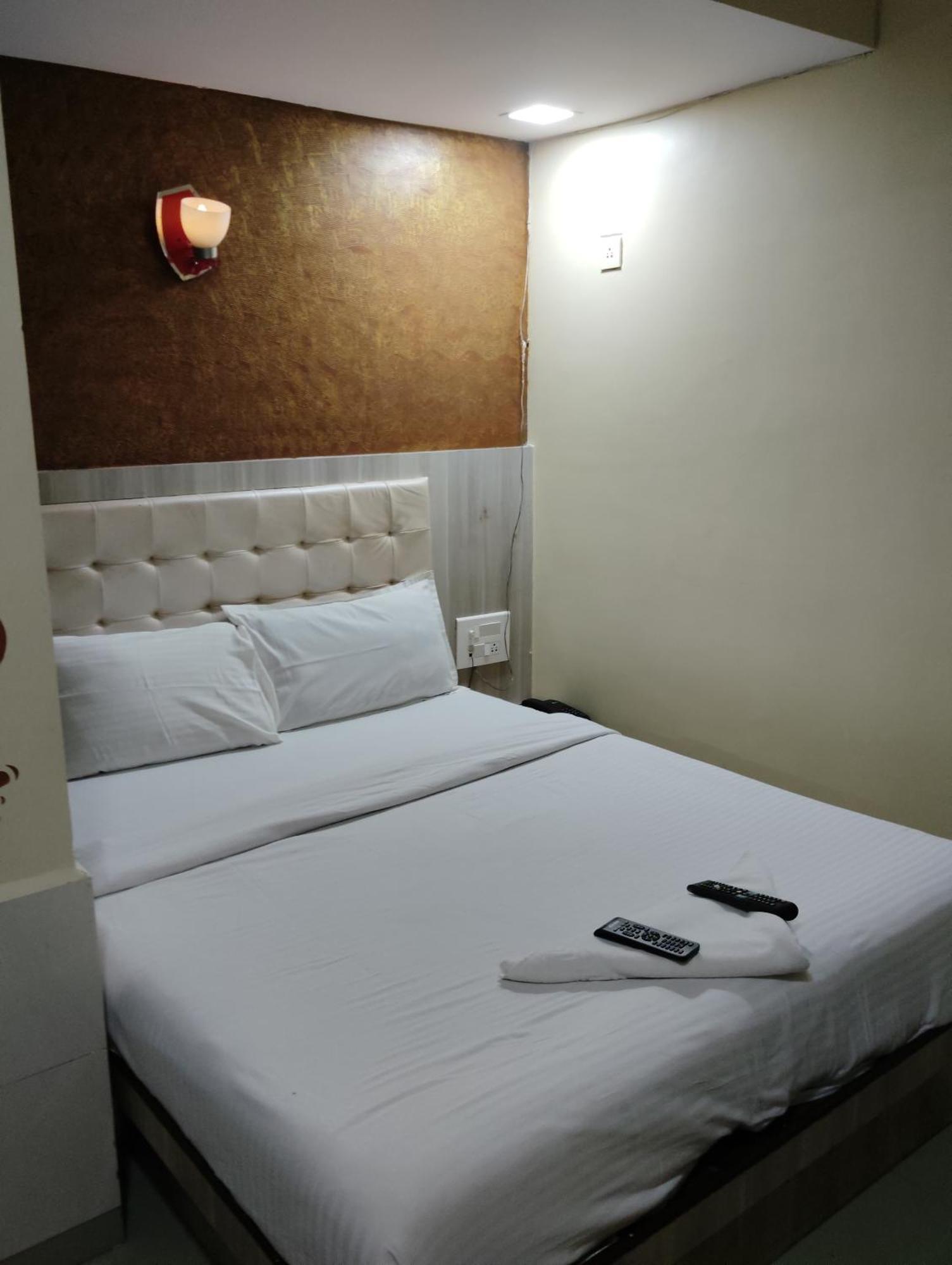 Hotel Golden Park Near Nesco Bombay Esterno foto