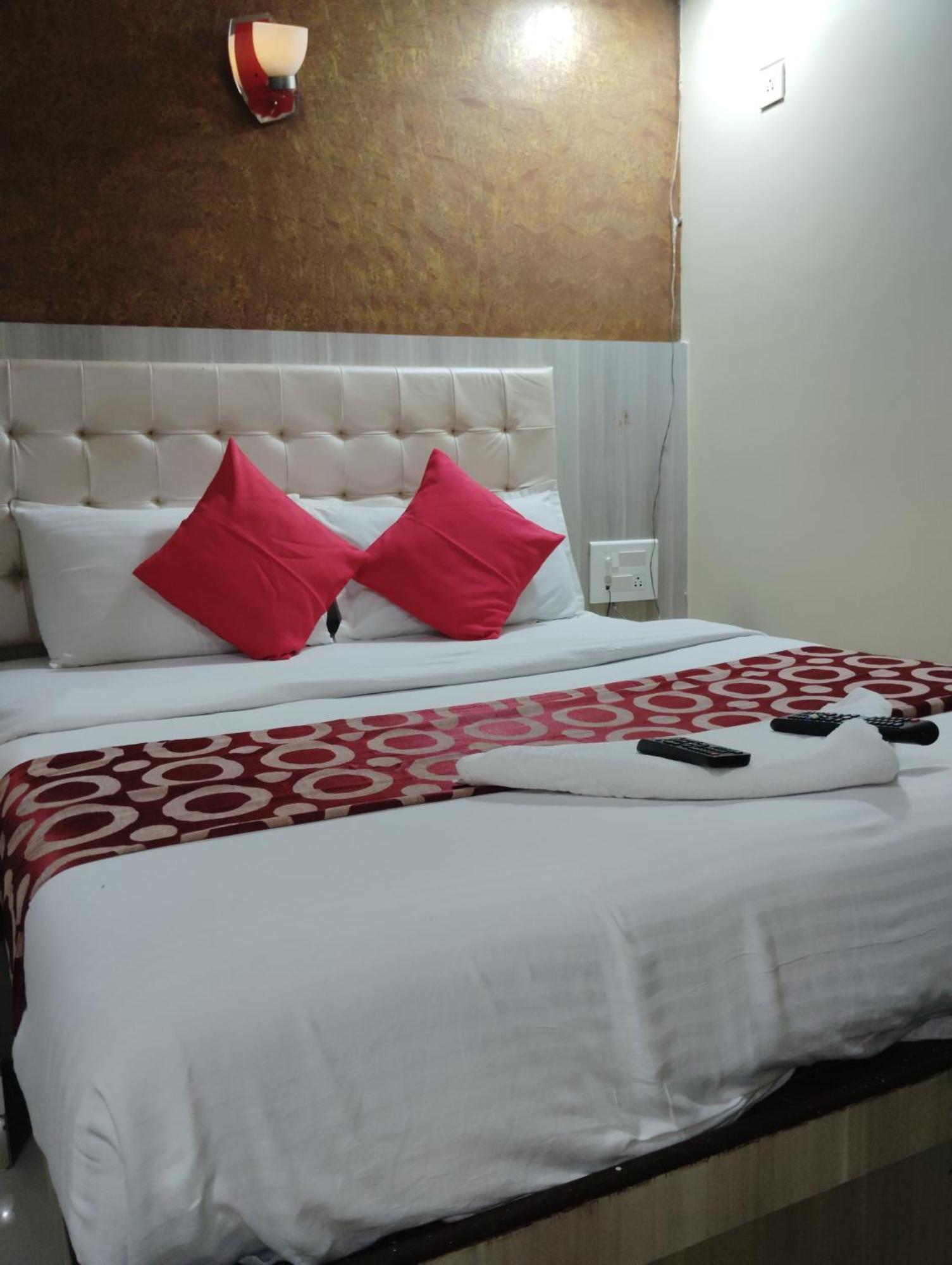 Hotel Golden Park Near Nesco Bombay Esterno foto