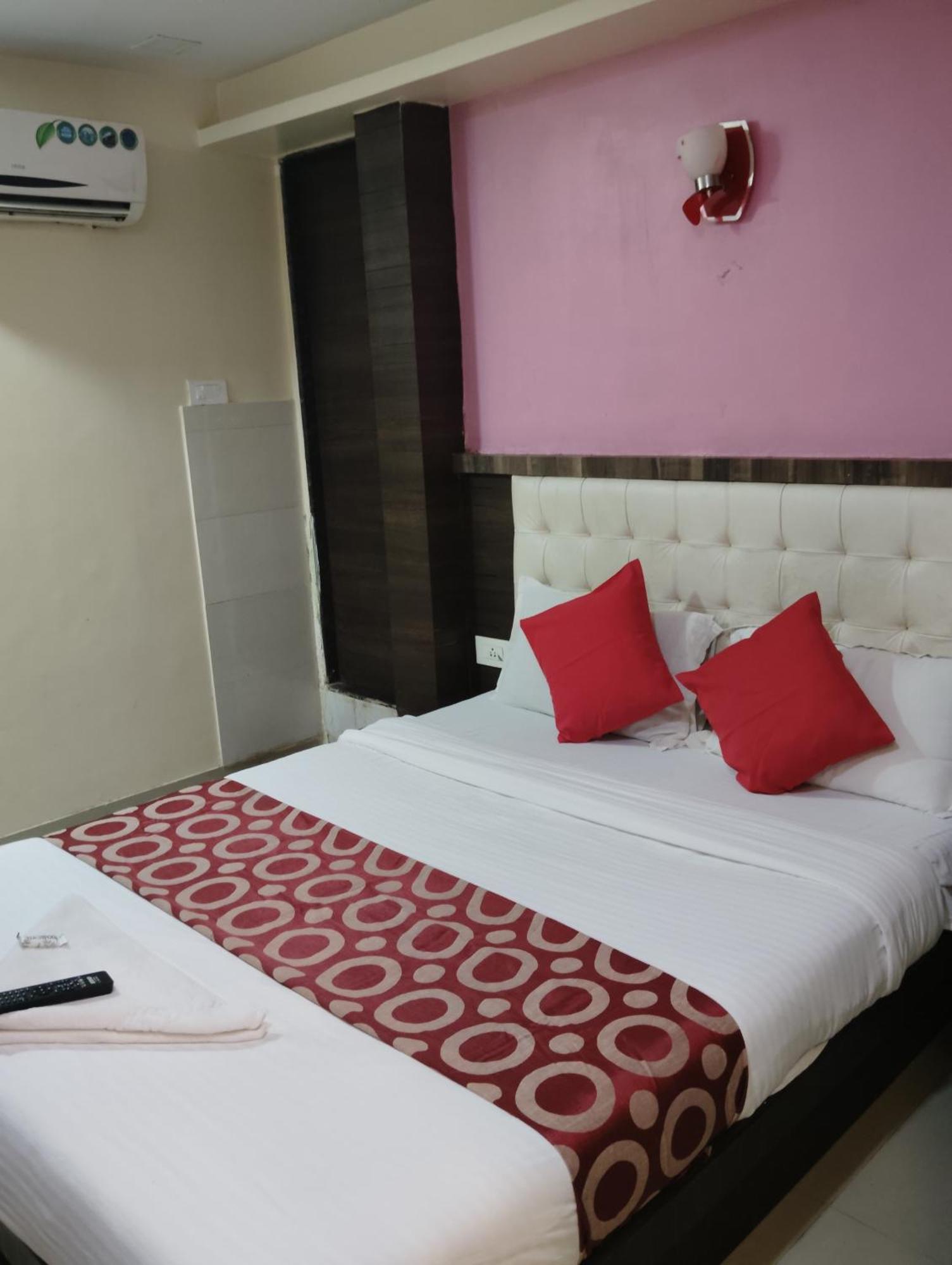 Hotel Golden Park Near Nesco Bombay Esterno foto