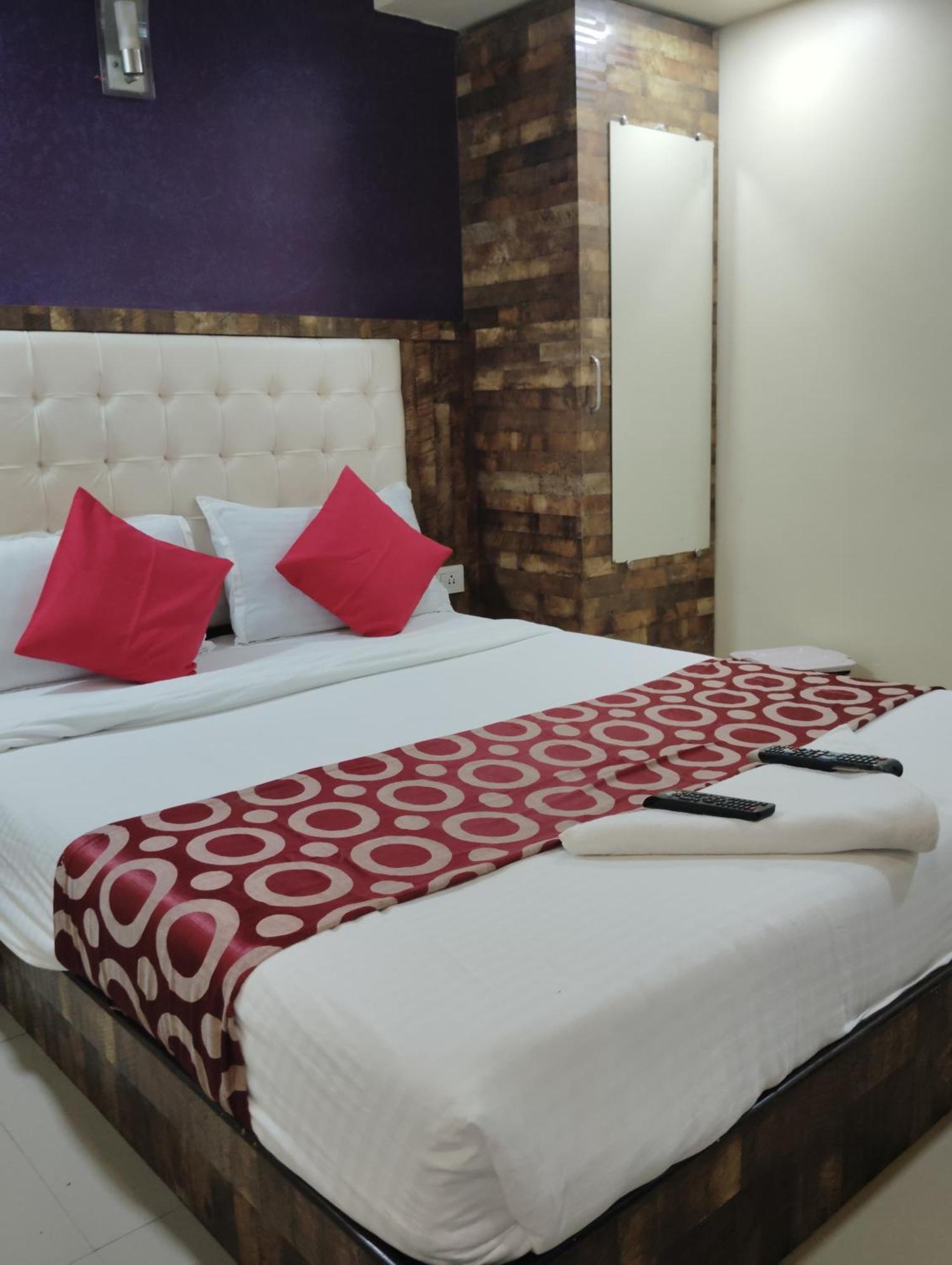 Hotel Golden Park Near Nesco Bombay Esterno foto