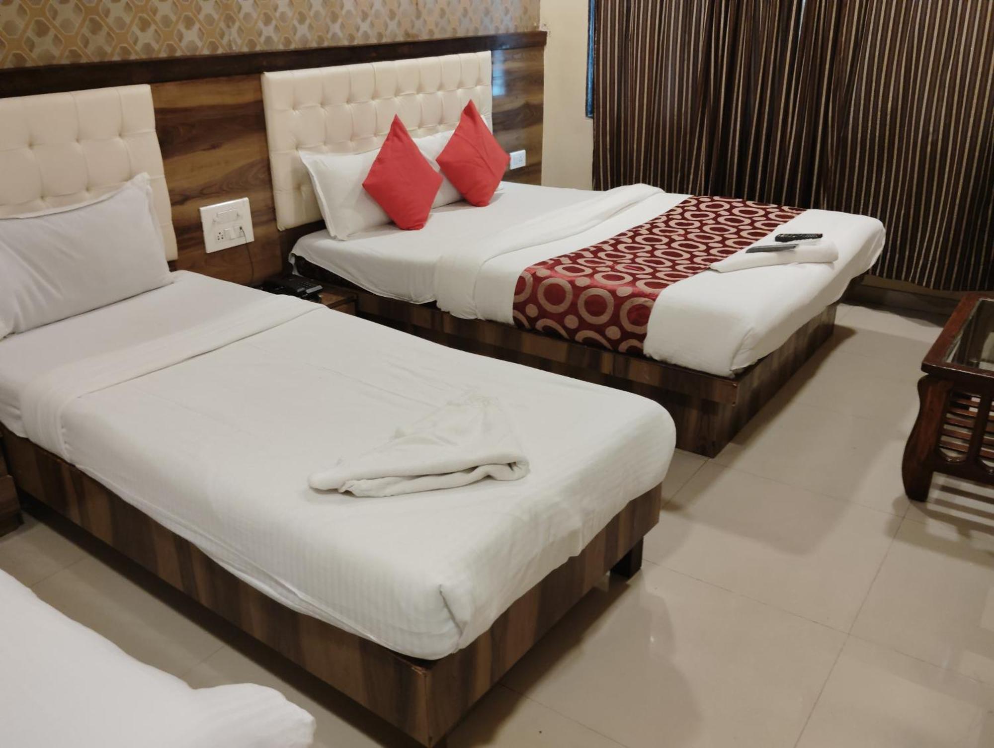 Hotel Golden Park Near Nesco Bombay Esterno foto